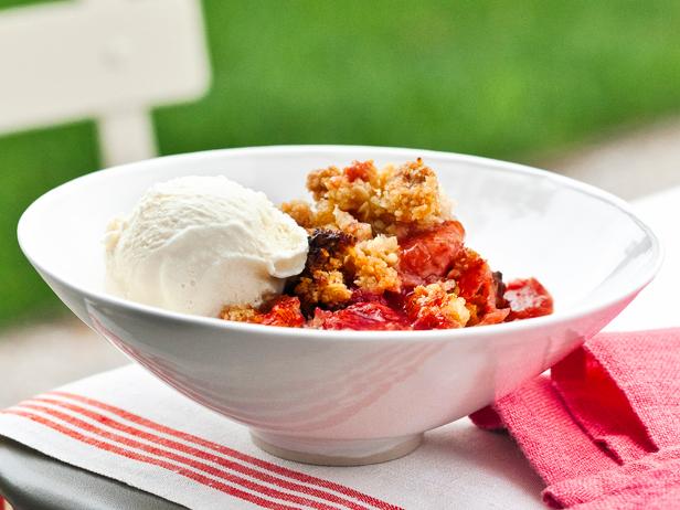 Recipe: Gluten Free Strawberry Rhubarb Crisp